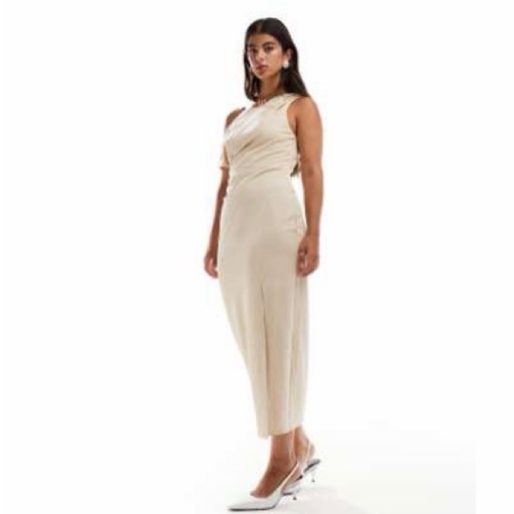 Elegant Cream Sleeveless Dress